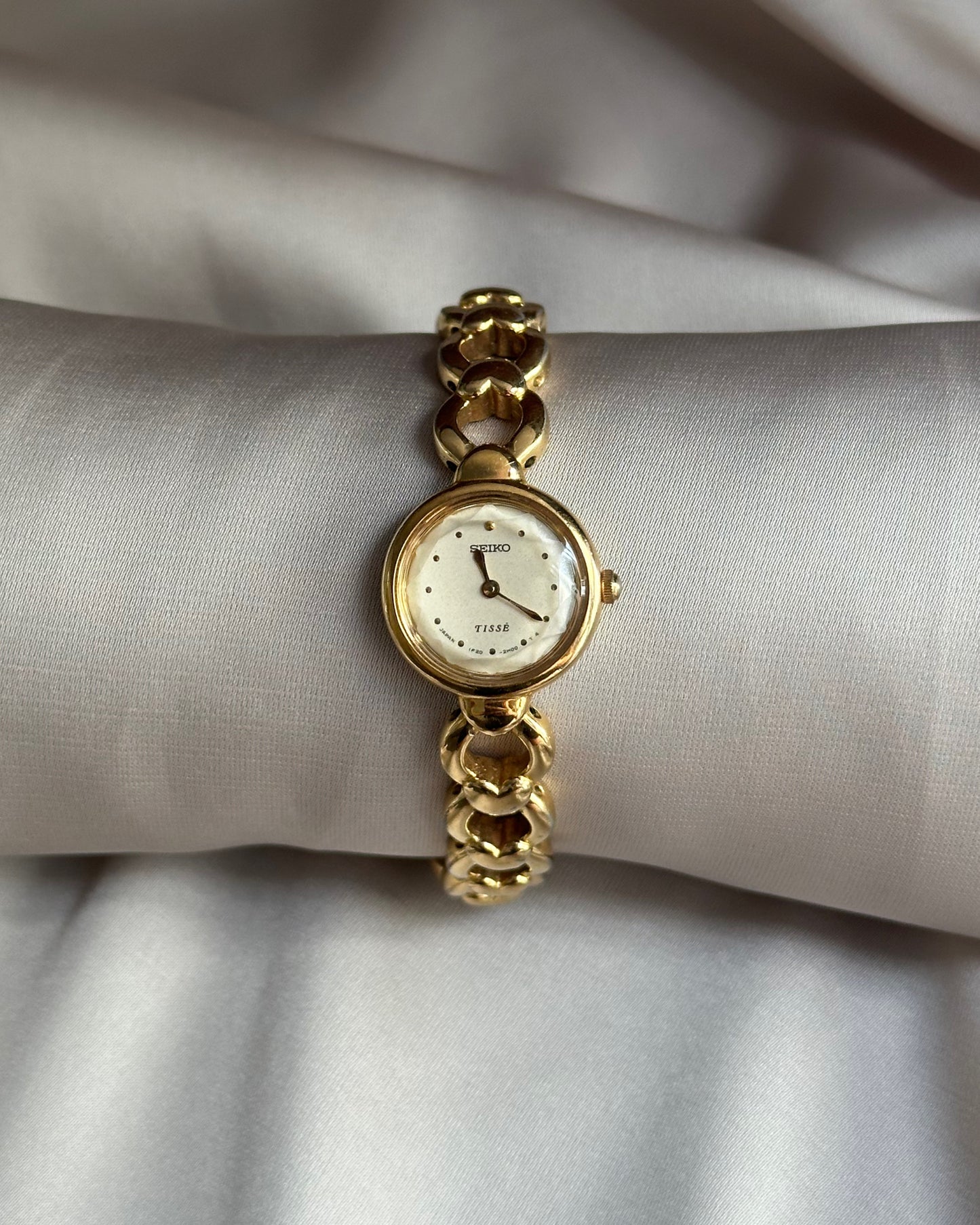 Seiko Tissé Heartlink Gold Petite Watch