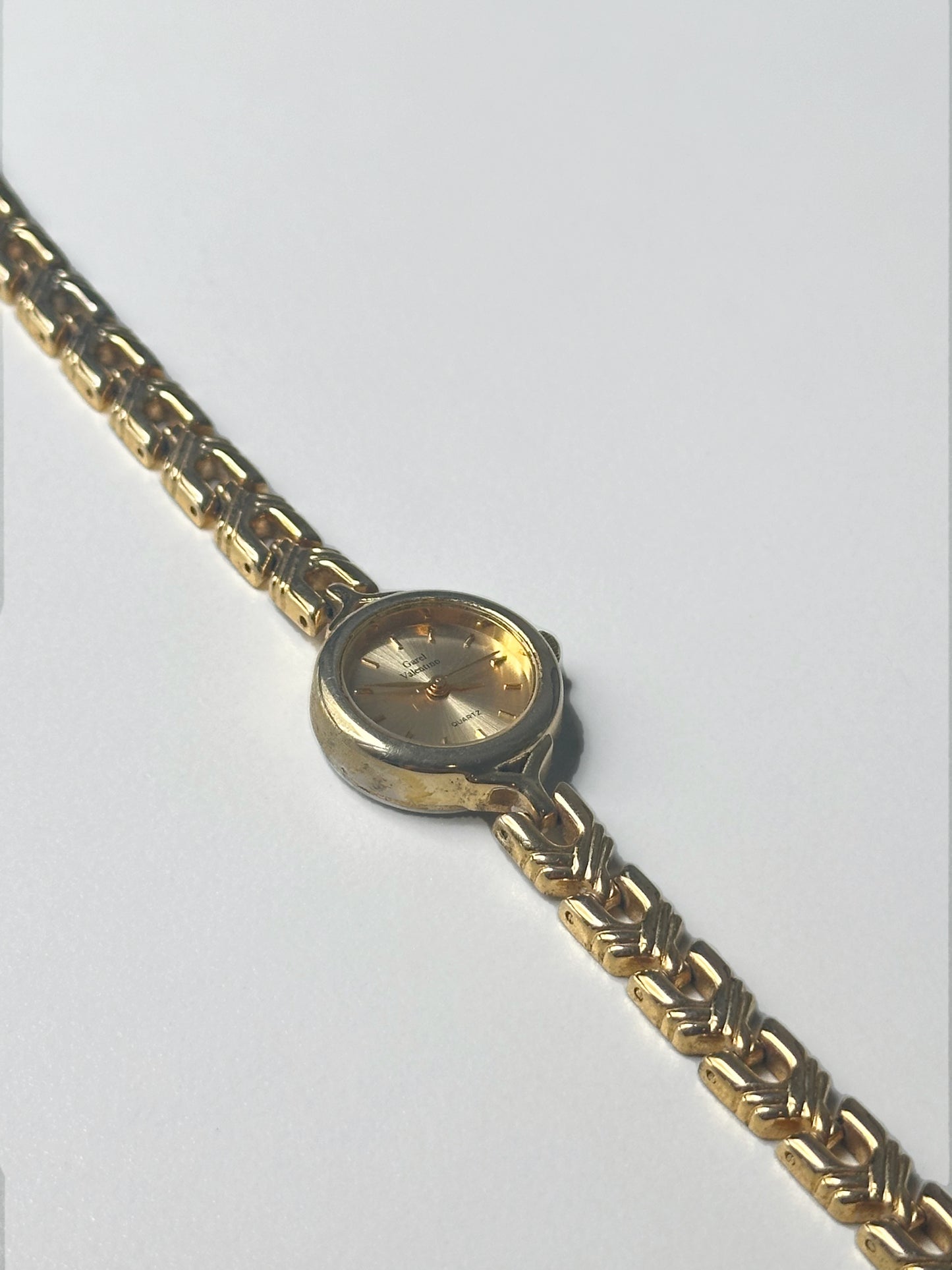 Elegant Gold-Tone Vintage Quartz Watch