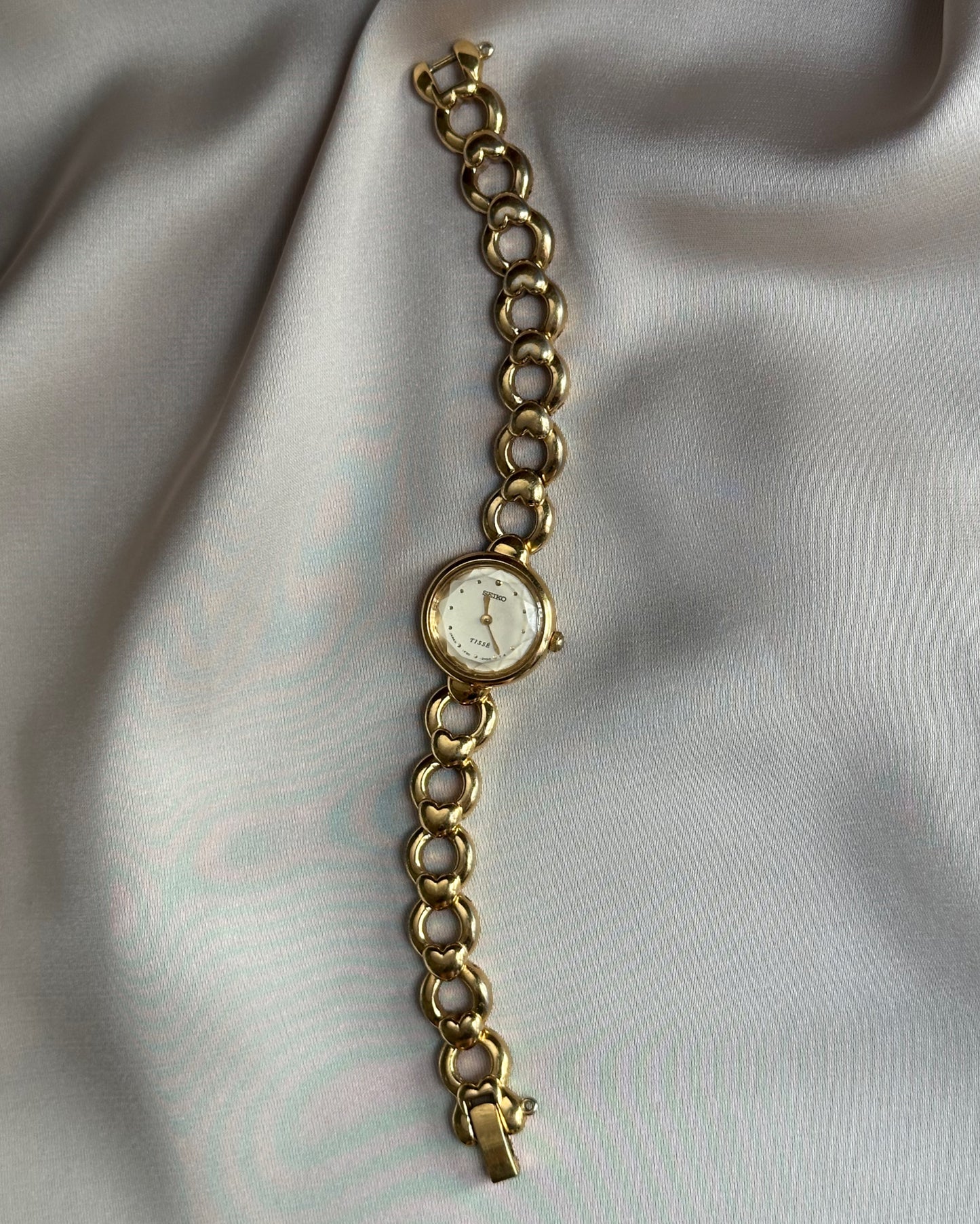 Seiko Tissé Heartlink Gold Petite Watch