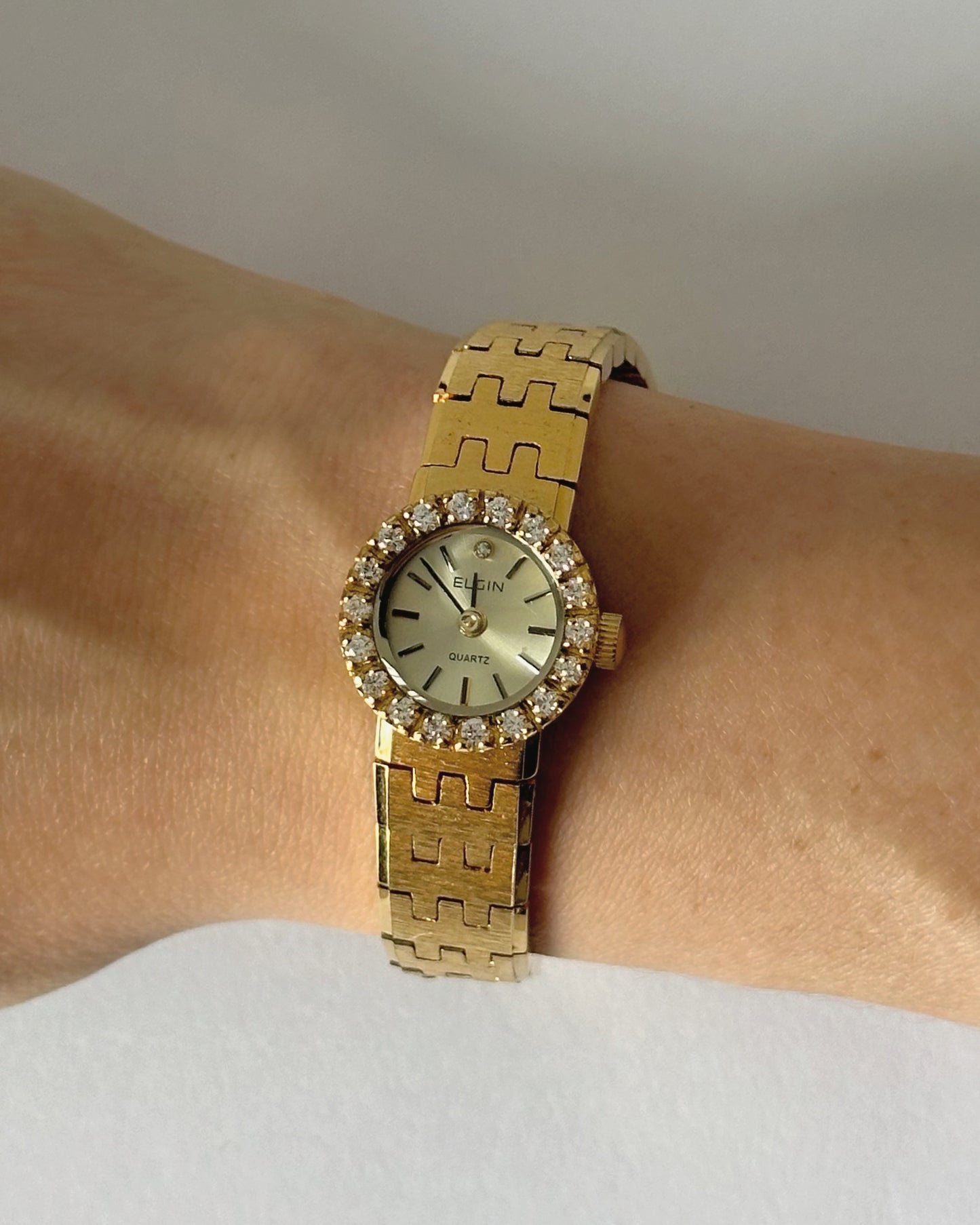 Gold tone vintage watches for women malaysia