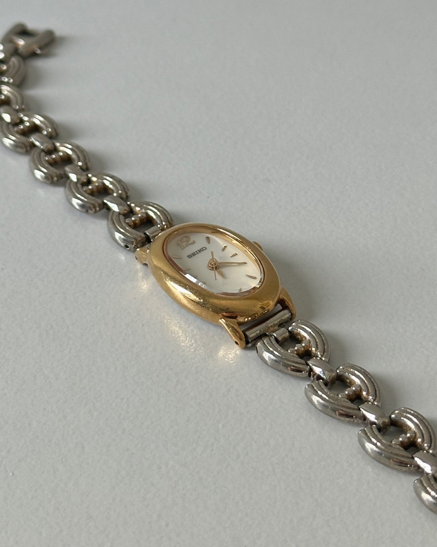 dual tone oval shape watch seiko vintage