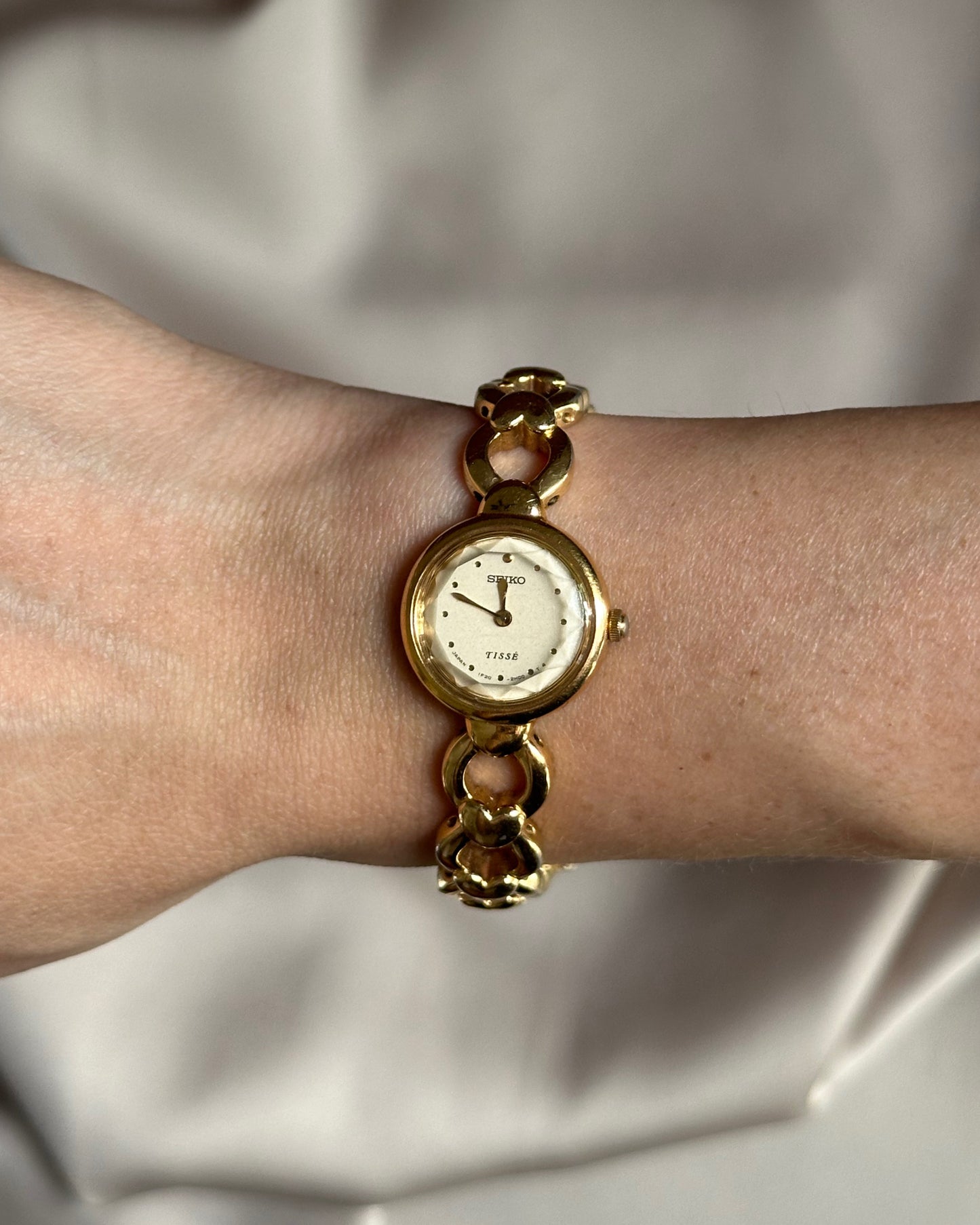 Seiko Tissé Heartlink Gold Petite Watch
