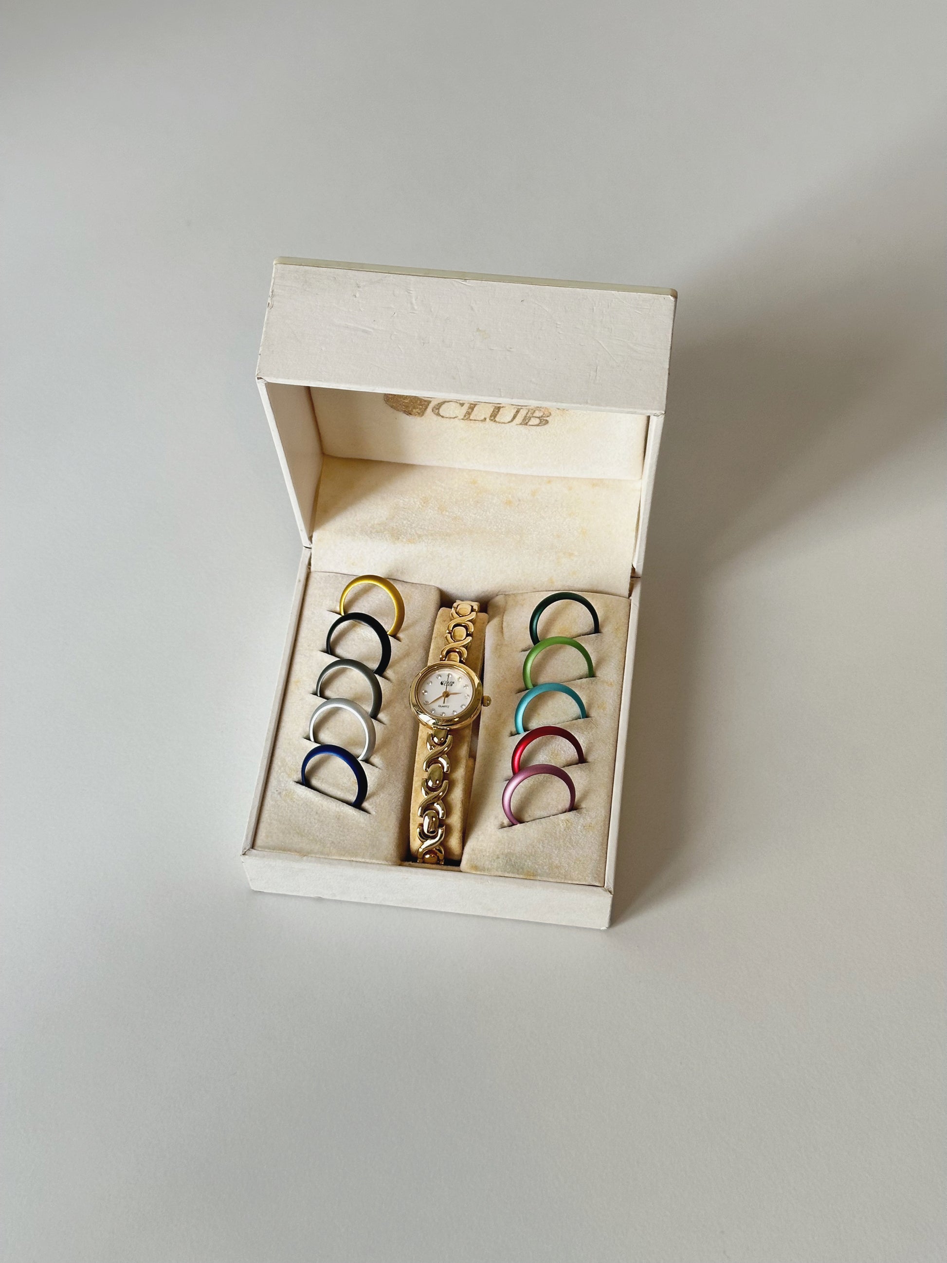 Color club bezel watch