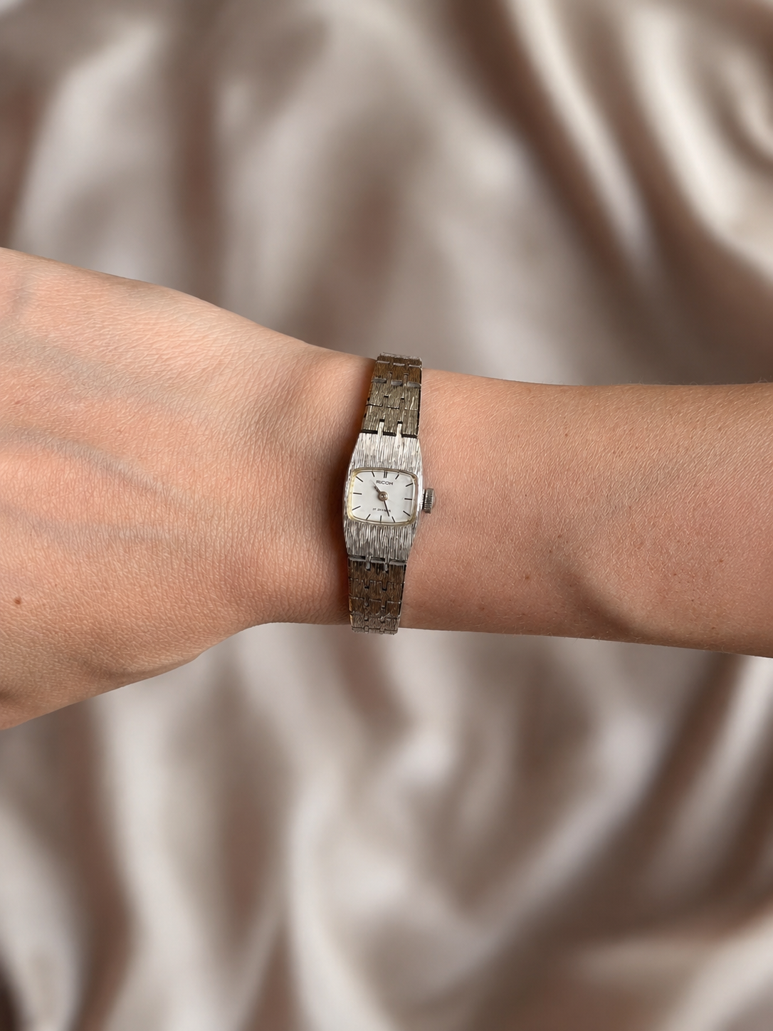 Slim Silver Tone Duoplan-Style Manual Wind Watch