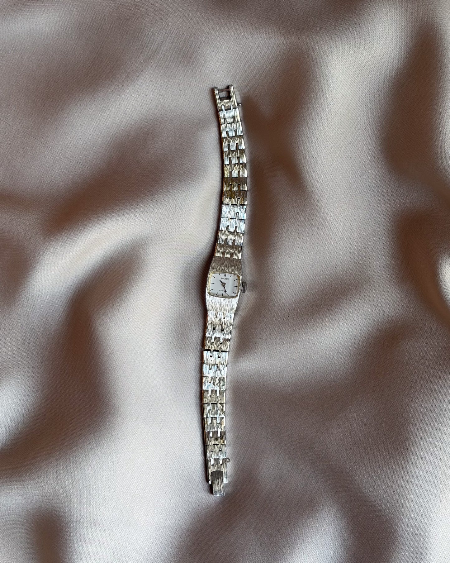 Slim Silver Tone Duoplan-Style Manual Wind Watch