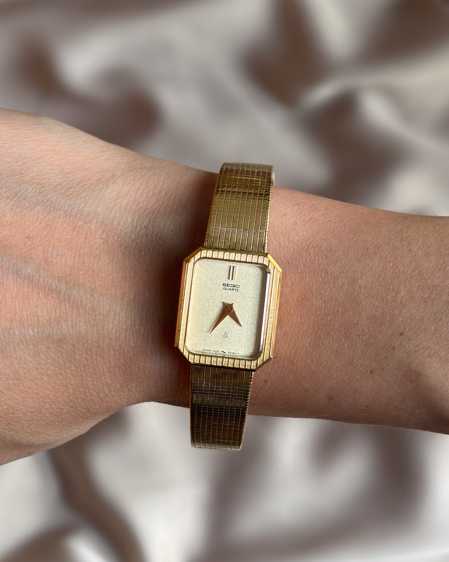 Vintage Minimalist Seiko Tank Gold Tone Watch