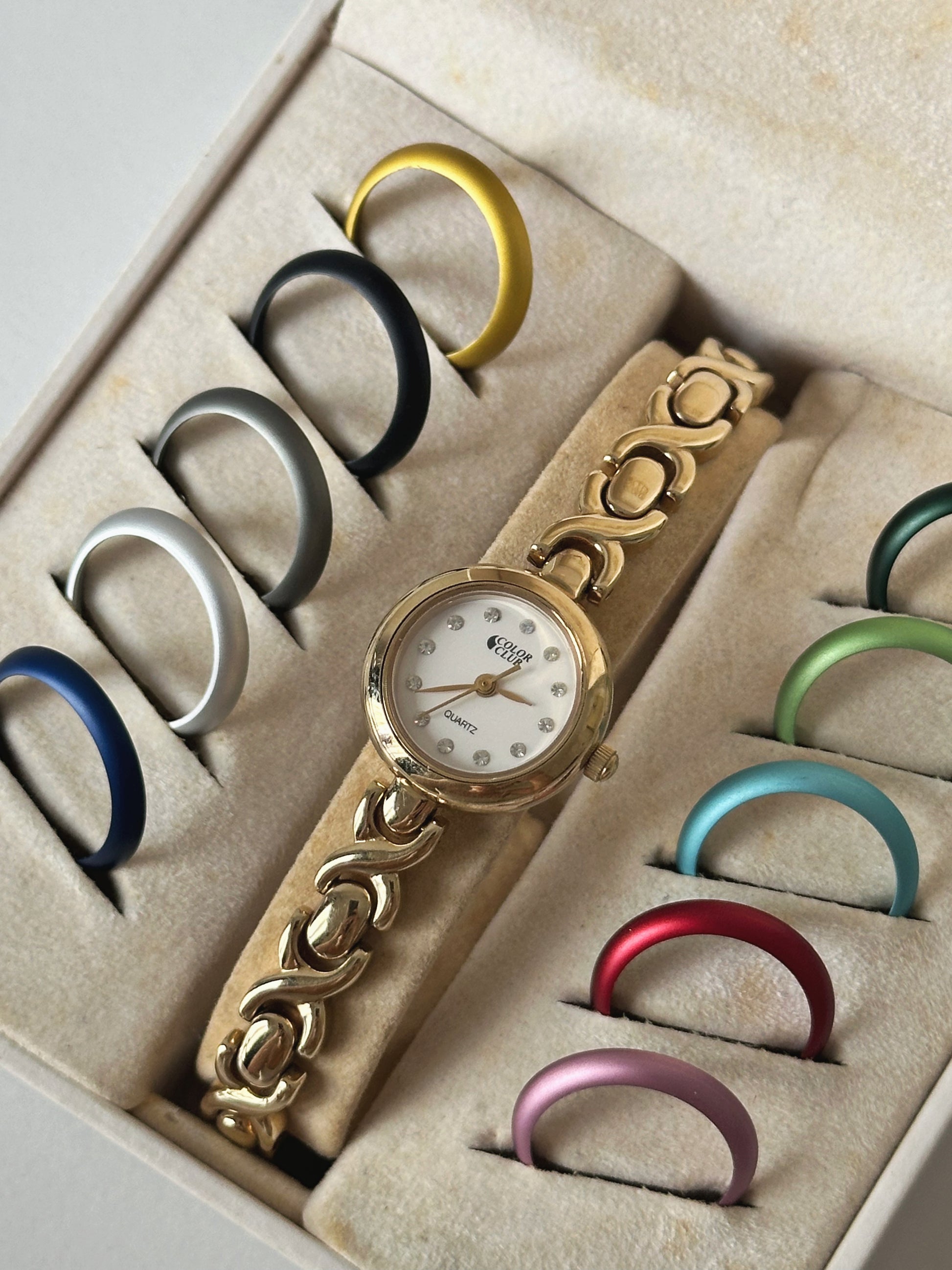 Intercheangable watch color club