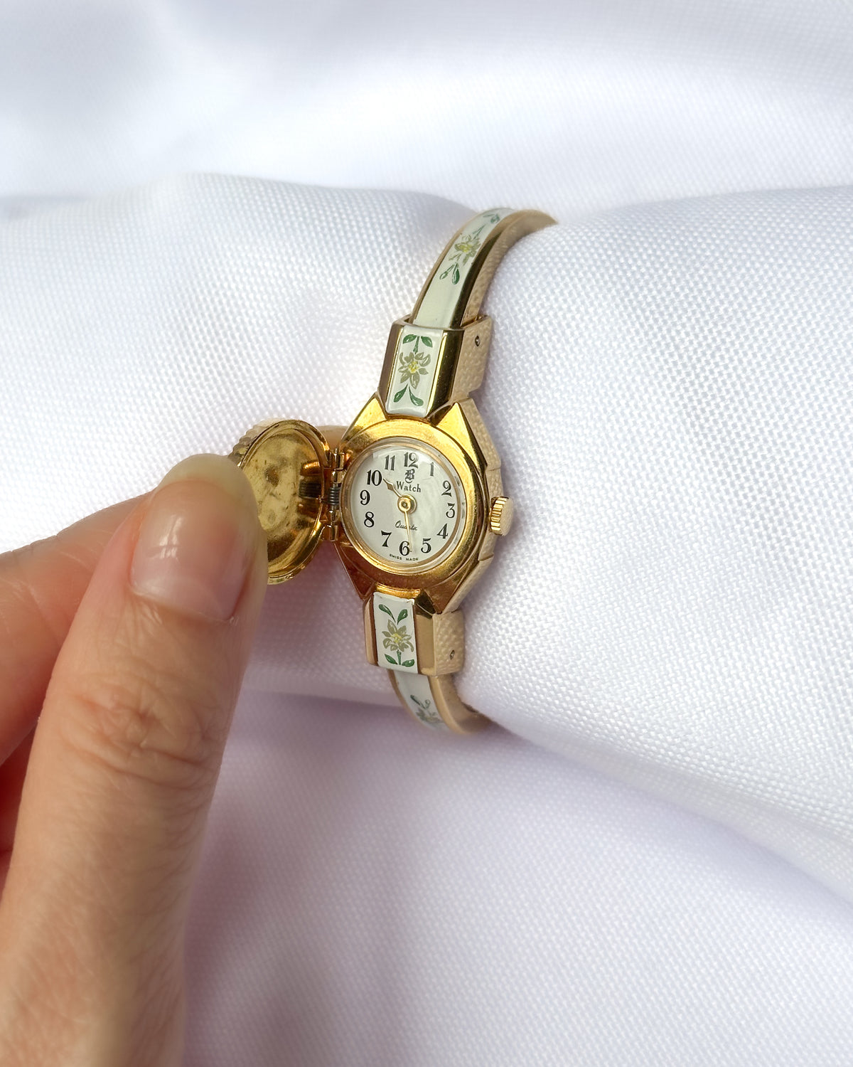 Boo Watch White Floral Peek-A-Boo Bangle Watch – Galleria Dojan
