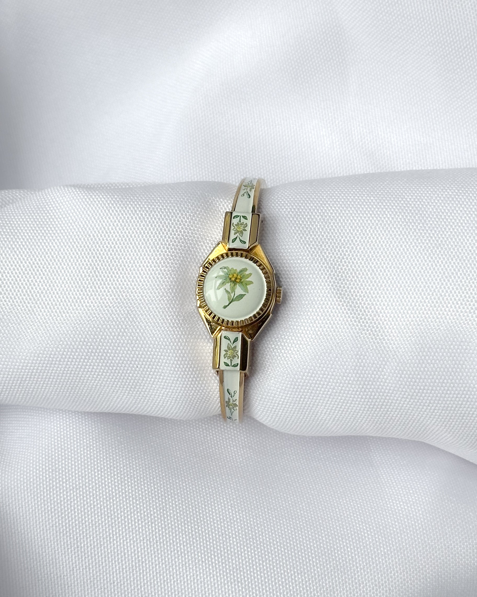 White enamel vintage watch andre mouche